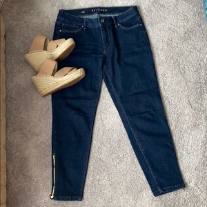 WHBM Dark Wash Skimmer jeans ankle zipper detail